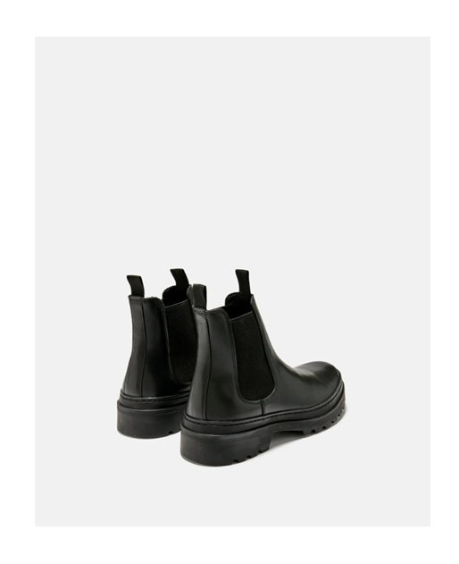 Odiniai batai, 44